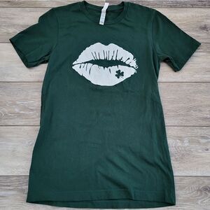 💋  Kiss Me I'm Irish tee shirt green size small 100% cotton